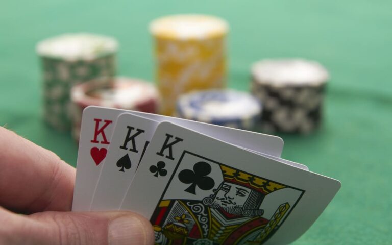 three-card-poker-τι-είναι-και-πώς-παίζεται-261587
